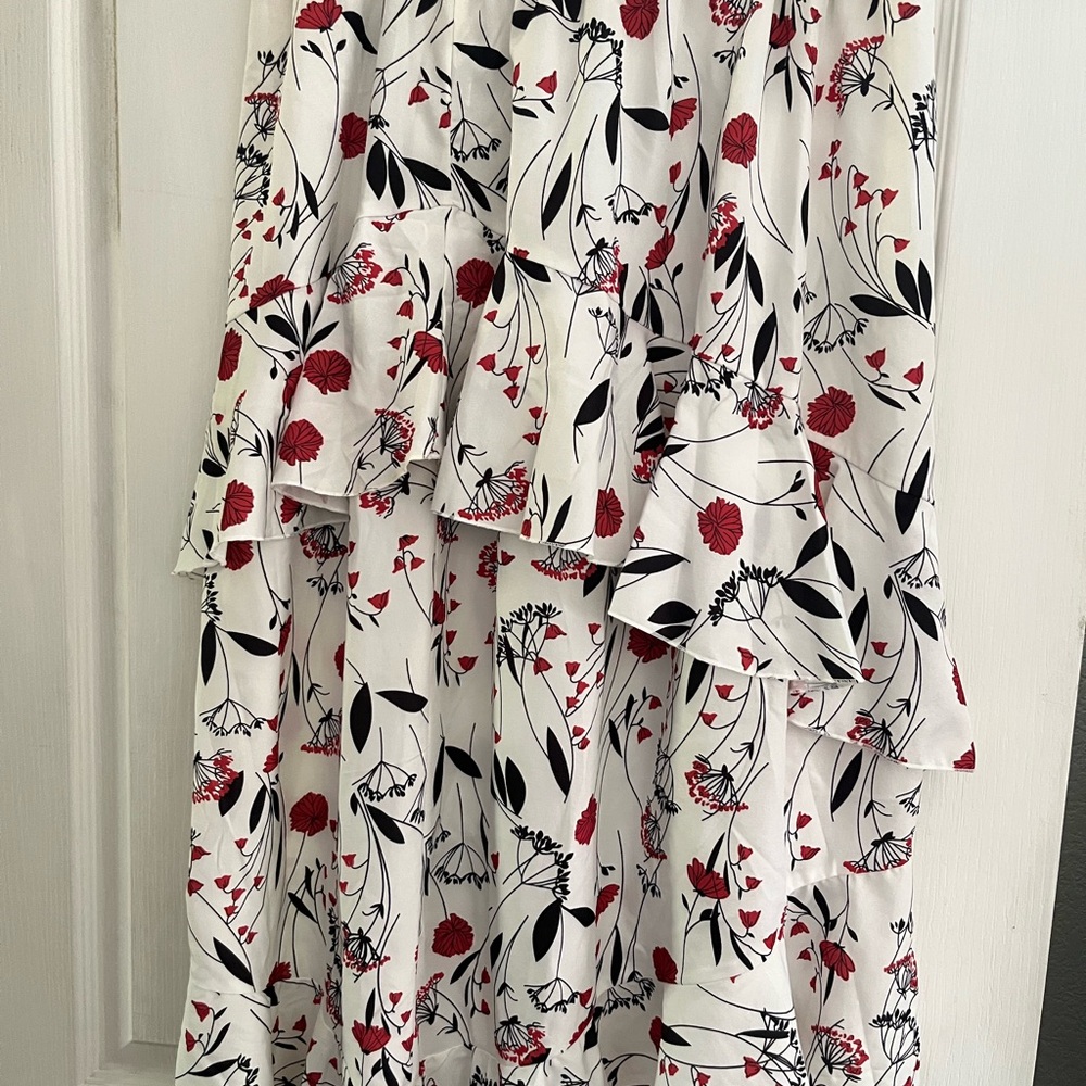 SHEIN Asymmetrical Skirt in White with Red and Black Floral Print